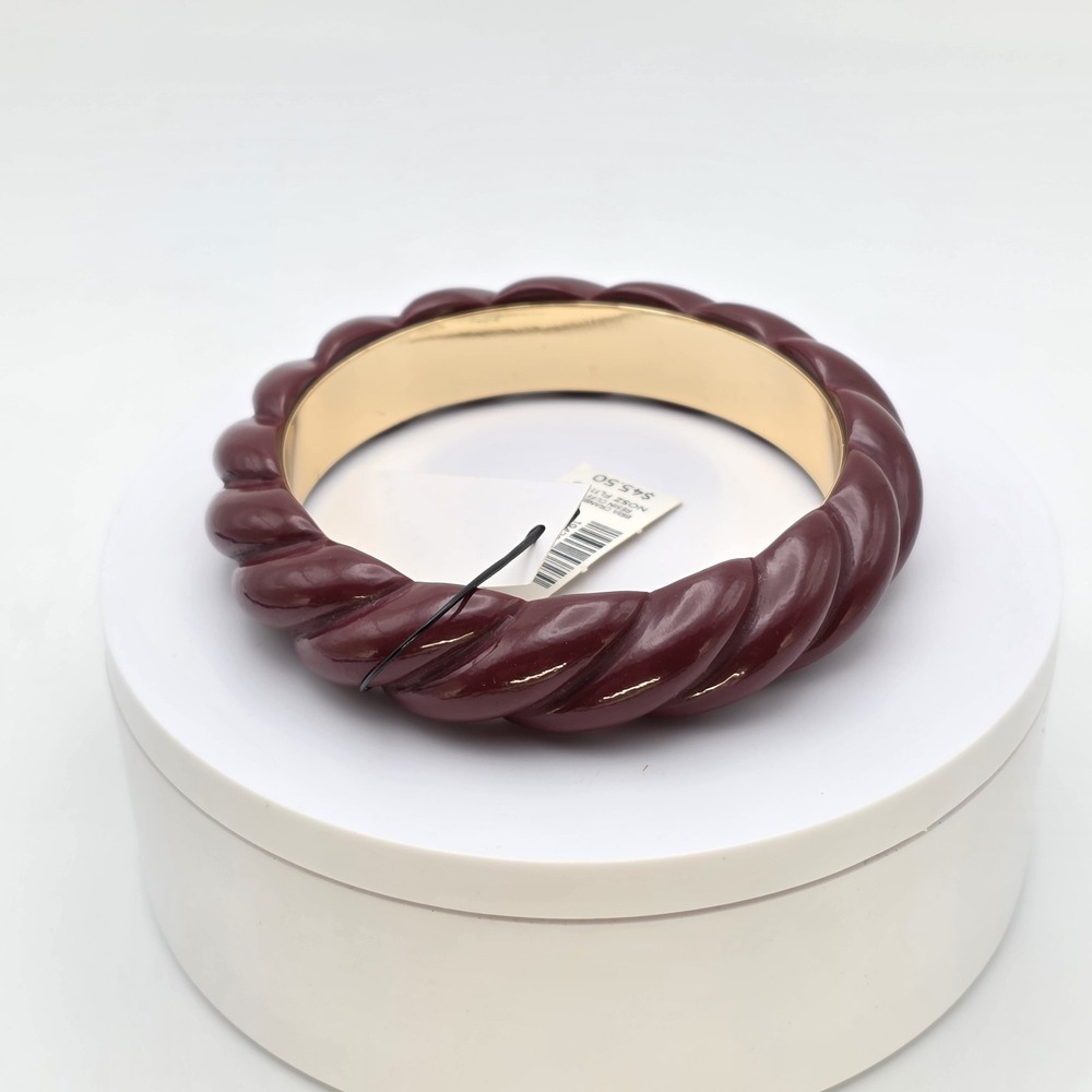 New! CHICO'S Bria Cranberry Bracelet Resin‎ Acrylic Bangle Gold Tone New W Tags - Picture 4 of 9
